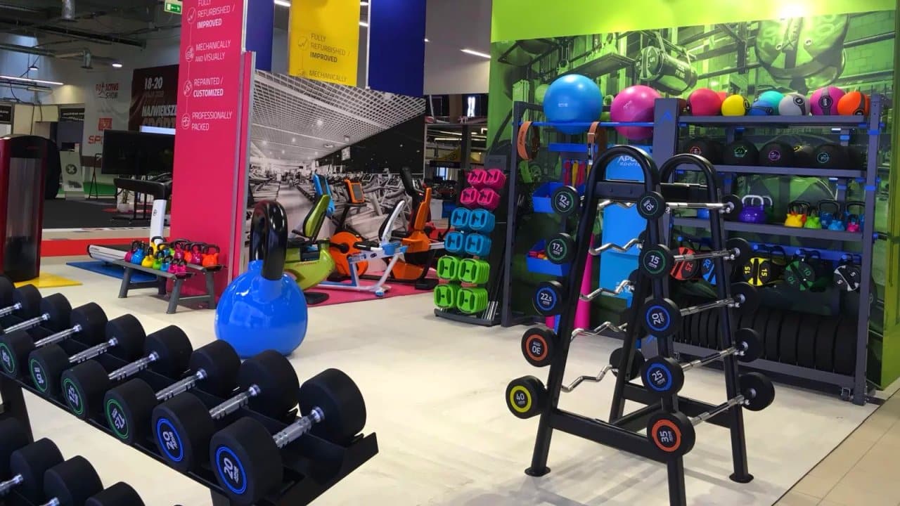 wyposażona siłownia i klub fitness